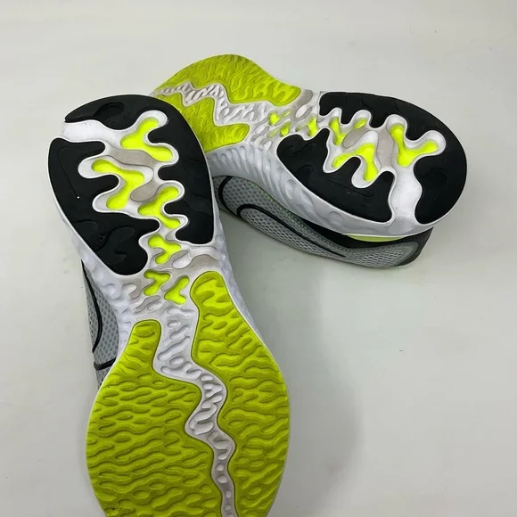 Nike Renew Run Grey Black White Green CW7437-006 Size 7 Men's, 9.5 Women's Wide - Picture 6 of 7